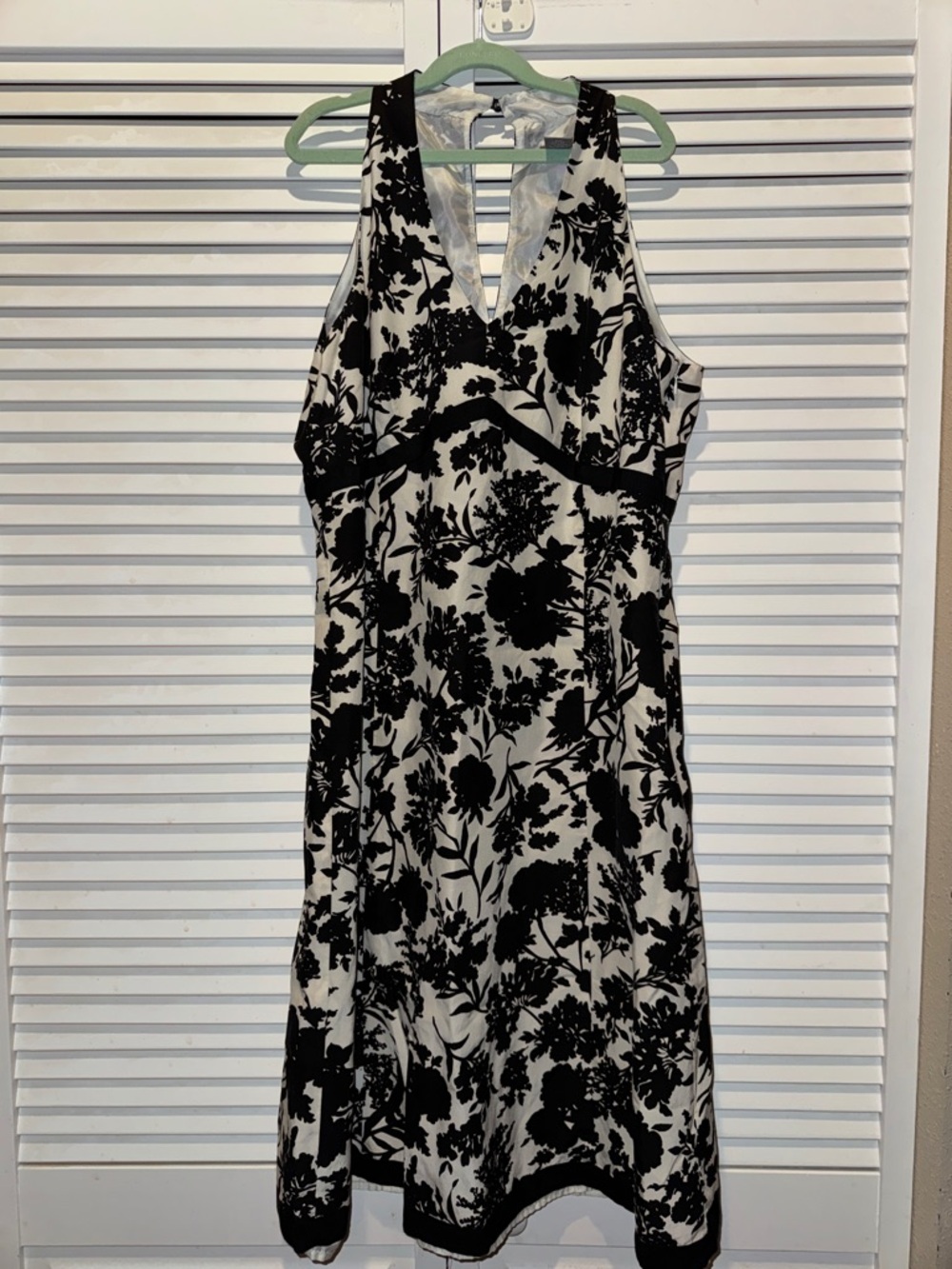 Ann Taylor Black and White Floral Midi Dress